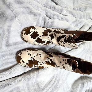 Mia Kids Size 5 boots